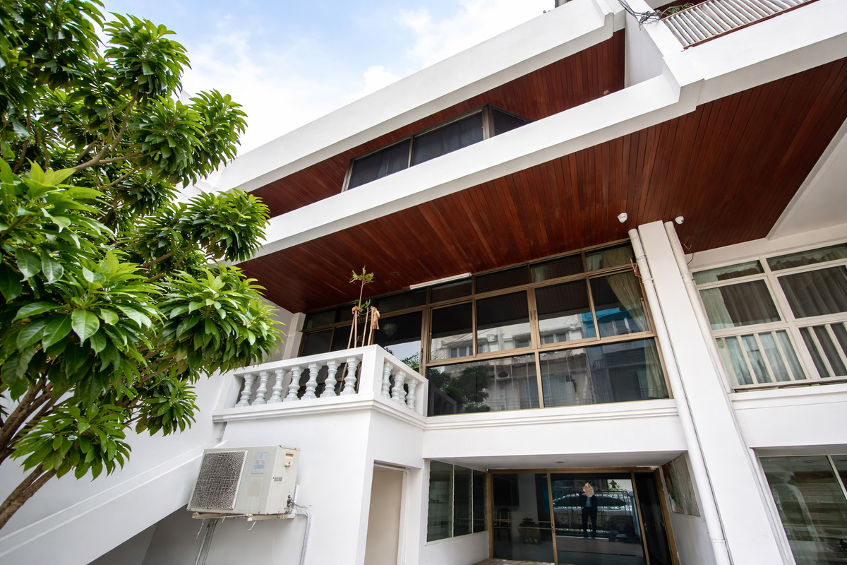 ให้เช่าโฮมออฟฟิศสุขุมวิท อโศก ทองหล่อ : ทาวน์เฮ้าส์ขนาดใหญ่ ใจกลางพร้อมพงษ์ เหมาะทำธุรกิจทุกประเภท ** NO CO-AGENT** 