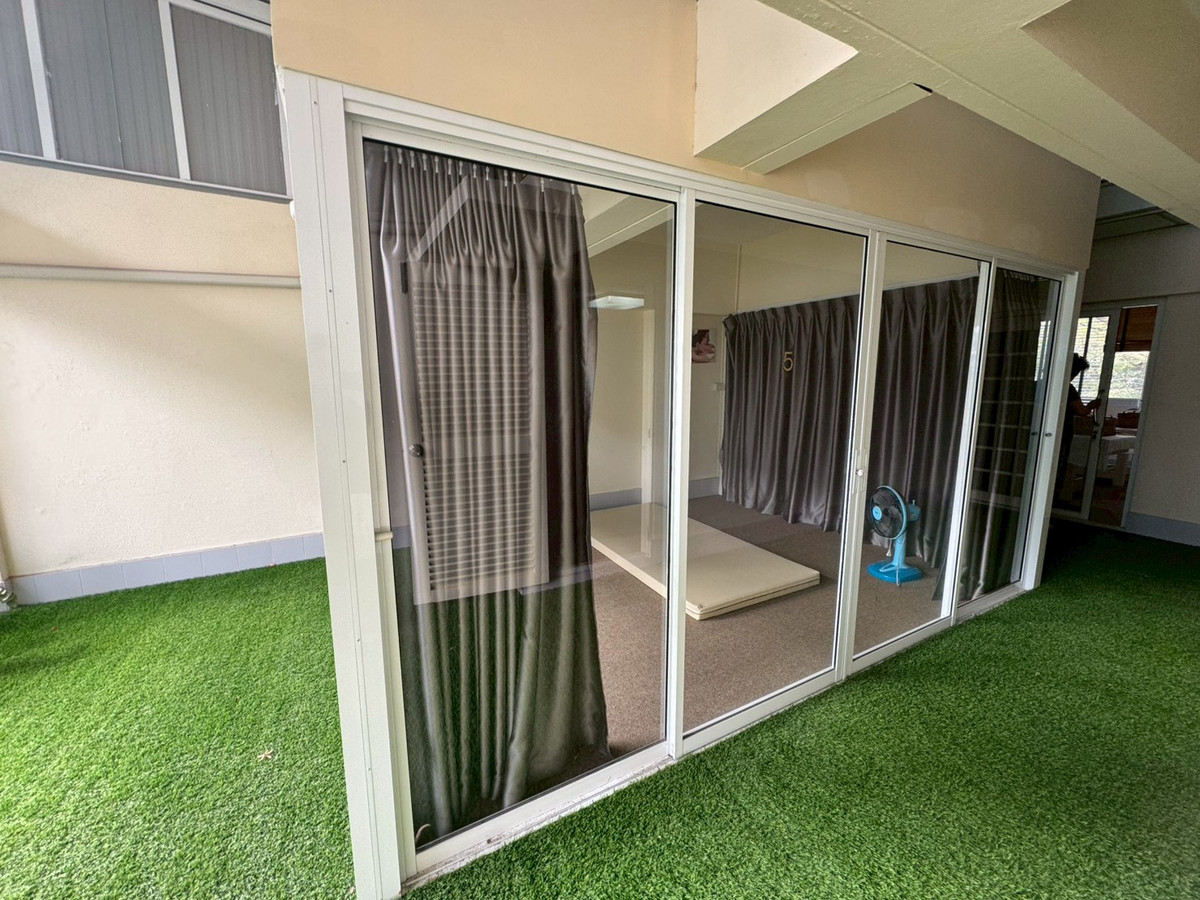 For RentHome OfficeSukhumvit, Asoke, Thonglor : Huge Townhouse in Heart of Phrom Phong. Suitable for all types of business. 蓬鹏大型联排别墅住宅出租，适合各种业务。