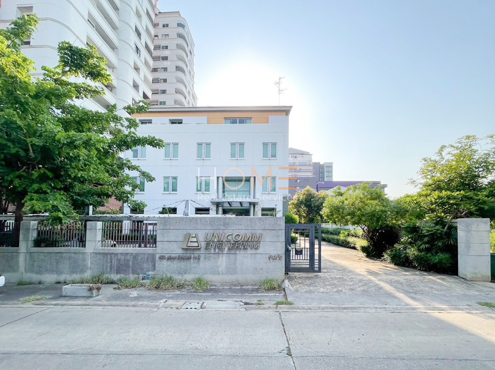 For SaleLandChaengwatana, Muangthong : Office with warehouse and parking ✨ Office Building Chaengwattana 13 near BTS Government Center / 3 floors (for sale), Office Building Chaengwattana 13 / 3 Storey (FOR SALE) T539