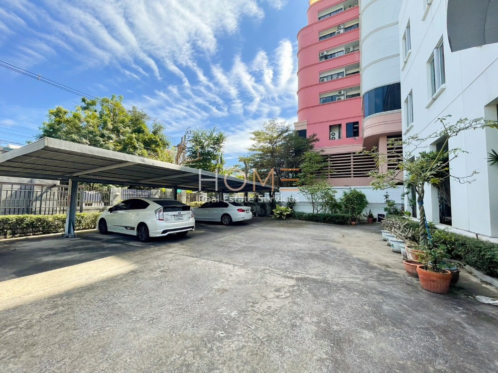 For SaleLandChaengwatana, Muangthong : Office with warehouse and parking ✨ Office Building Chaengwattana 13 near BTS Government Center / 3 floors (for sale), Office Building Chaengwattana 13 / 3 Storey (FOR SALE) T539