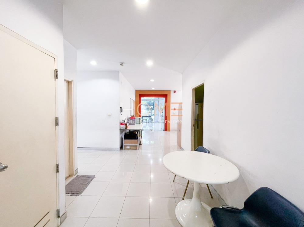 For SaleLandChaengwatana, Muangthong : Office with warehouse and parking ✨ Office Building Chaengwattana 13 near BTS Government Center / 3 floors (for sale), Office Building Chaengwattana 13 / 3 Storey (FOR SALE) T539