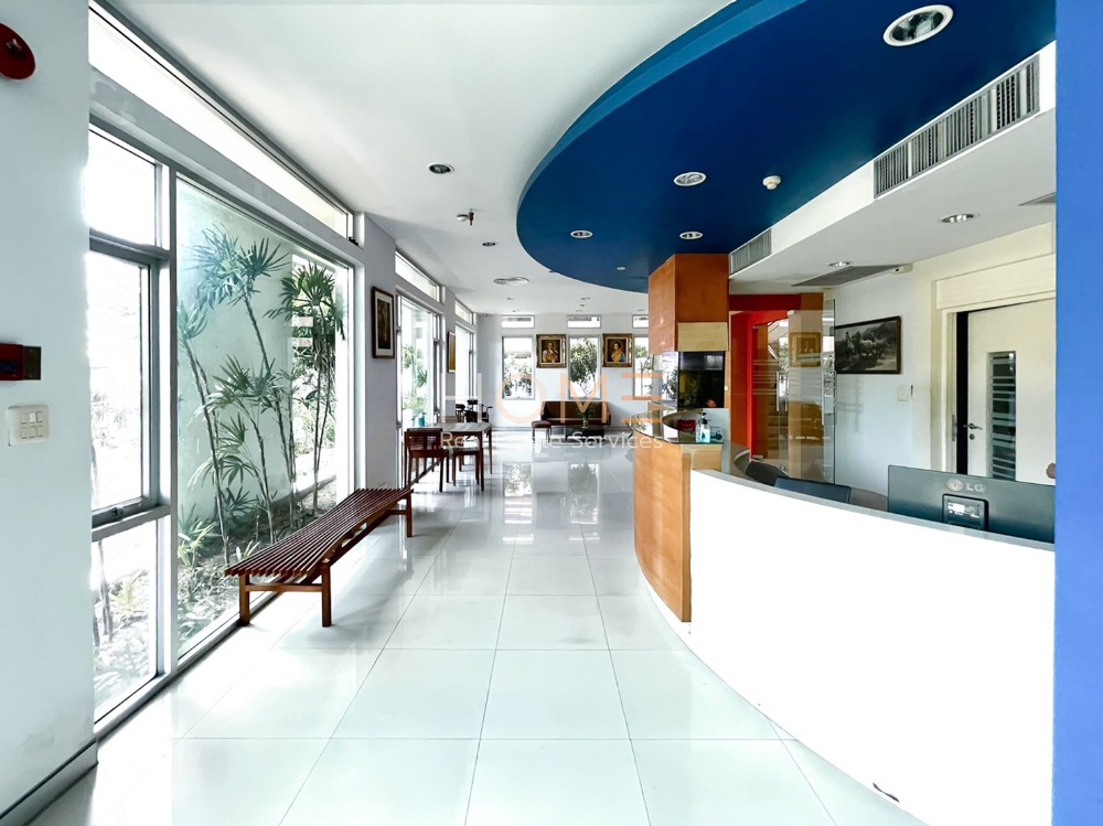 For SaleLandChaengwatana, Muangthong : Office with warehouse and parking ✨ Office Building Chaengwattana 13 near BTS Government Center / 3 floors (for sale), Office Building Chaengwattana 13 / 3 Storey (FOR SALE) T539