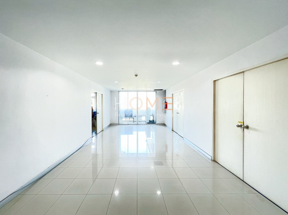 For SaleLandChaengwatana, Muangthong : Office with warehouse and parking ✨ Office Building Chaengwattana 13 near BTS Government Center / 3 floors (for sale), Office Building Chaengwattana 13 / 3 Storey (FOR SALE) T539