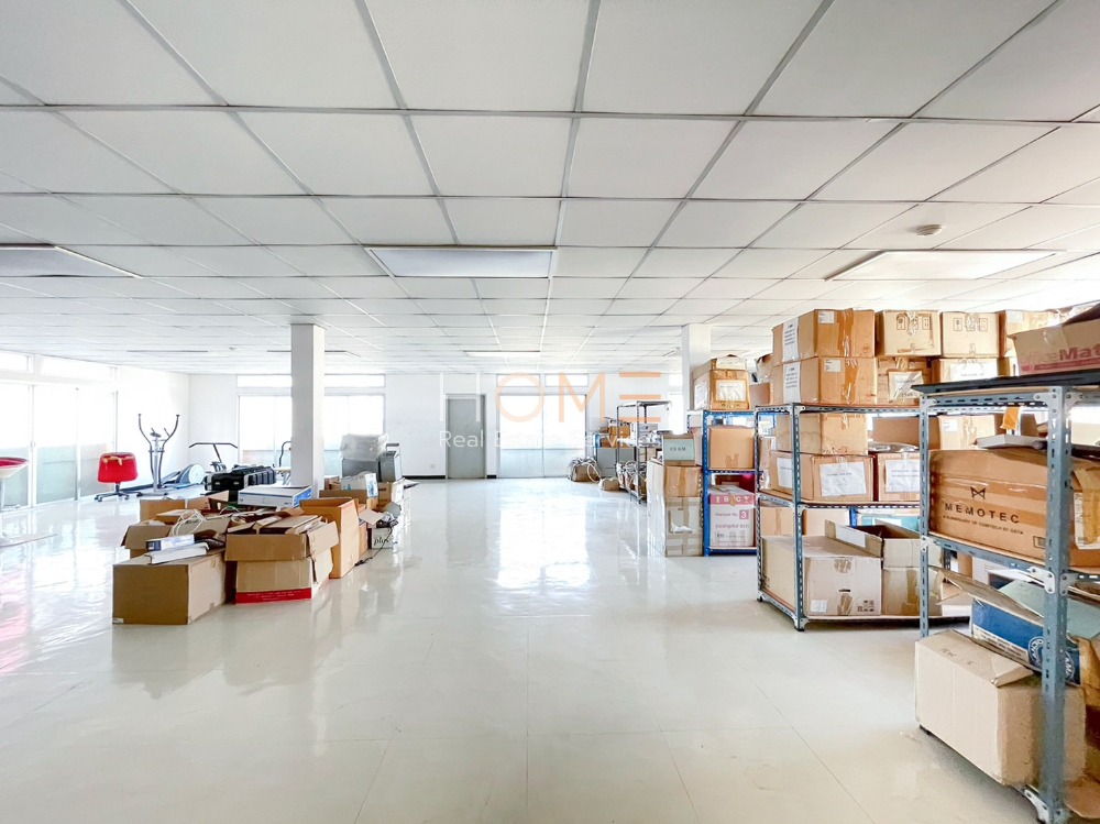 For SaleLandChaengwatana, Muangthong : Office with warehouse and parking ✨ Office Building Chaengwattana 13 near BTS Government Center / 3 floors (for sale), Office Building Chaengwattana 13 / 3 Storey (FOR SALE) T539