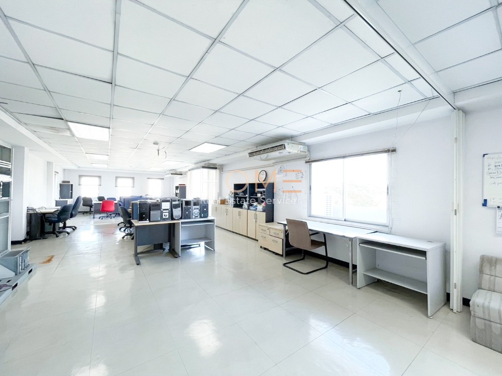 For SaleLandChaengwatana, Muangthong : Office with warehouse and parking ✨ Office Building Chaengwattana 13 near BTS Government Center / 3 floors (for sale), Office Building Chaengwattana 13 / 3 Storey (FOR SALE) T539