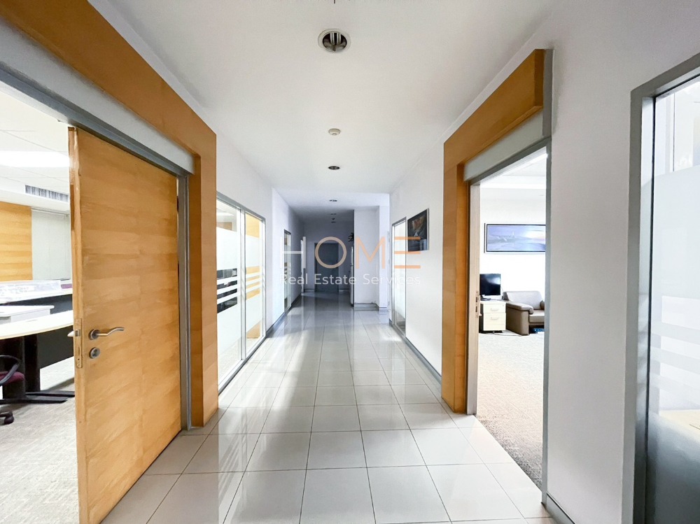 For SaleLandChaengwatana, Muangthong : Office with warehouse and parking ✨ Office Building Chaengwattana 13 near BTS Government Center / 3 floors (for sale), Office Building Chaengwattana 13 / 3 Storey (FOR SALE) T539