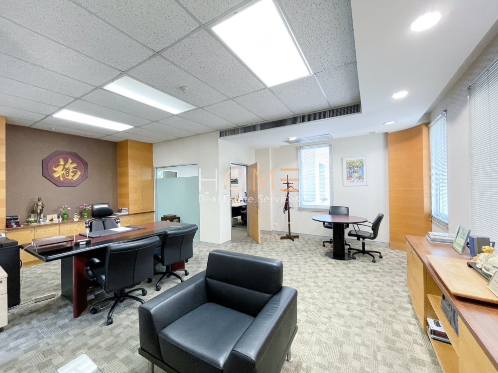 For SaleLandChaengwatana, Muangthong : Office with warehouse and parking ✨ Office Building Chaengwattana 13 near BTS Government Center / 3 floors (for sale), Office Building Chaengwattana 13 / 3 Storey (FOR SALE) T539