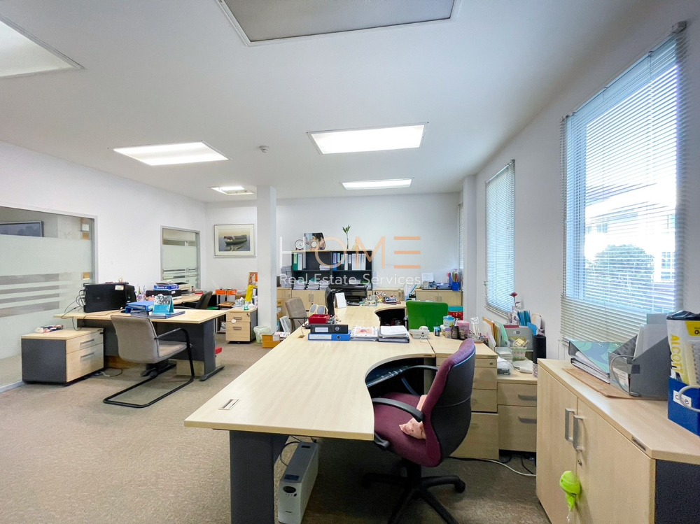 For SaleLandChaengwatana, Muangthong : Office with warehouse and parking ✨ Office Building Chaengwattana 13 near BTS Government Center / 3 floors (for sale), Office Building Chaengwattana 13 / 3 Storey (FOR SALE) T539