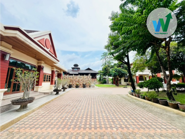 For SaleHouseBang kae, Phetkasem : House for sale in Bang Khae, Thanathamrong Village, Bang Phai, wide area, 4 bedrooms, 5 bathrooms, 6 parking spaces, built-in wooden furniture. There is a maids room. Near the Boromarajonani parallel road