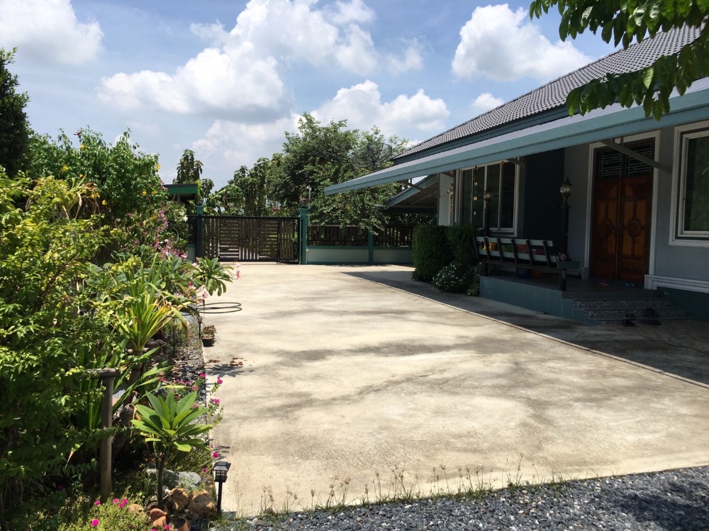 ขายบ้านสุพรรณบุรี : ขายบ้านเดี่ยวชั้นเดียวพร้อมที่ดิน 10 ไร่ จ.สุพรรณบุรี (S03-0713)