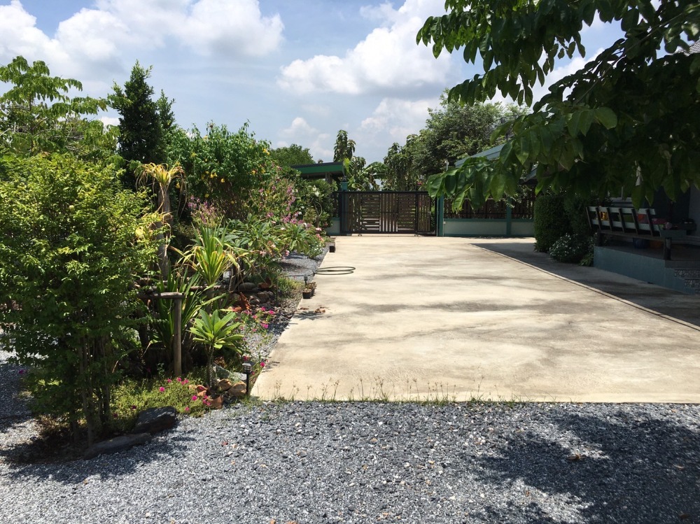 ขายบ้านสุพรรณบุรี : ขายบ้านเดี่ยวชั้นเดียวพร้อมที่ดิน 10 ไร่ จ.สุพรรณบุรี (S03-0713)