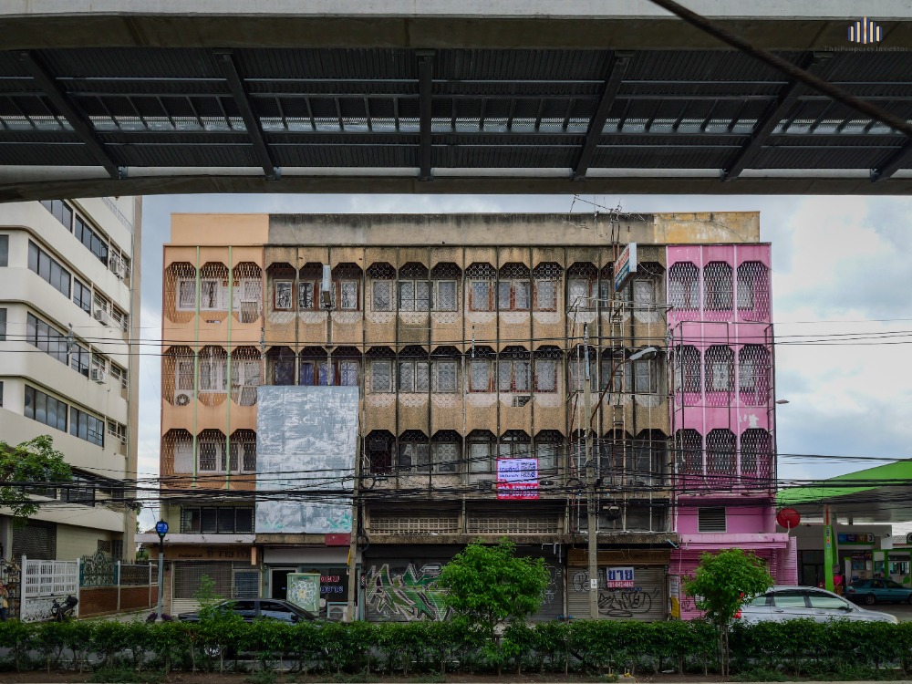 For SaleShop HouseChokchai 4, Ladprao 71, Ladprao 48, : The best shophouse, prime location in the Lat Phrao 70 area, commercial building for sale on Lat Phrao Road, 1 unit, 4 floors, suitable for investment, running a shop, near MRT Chokchai 4 and MRT Lat Phrao 71.