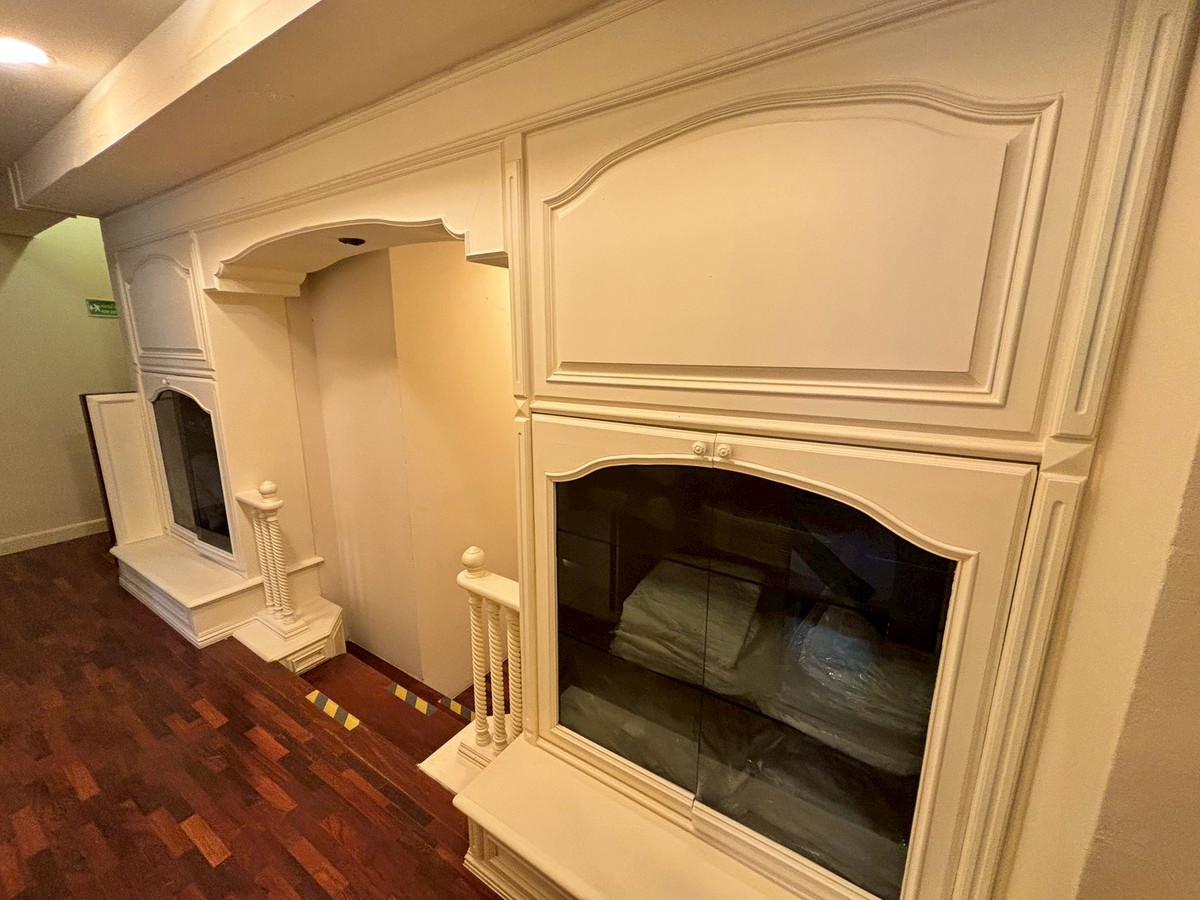 For RentHome OfficeSukhumvit, Asoke, Thonglor : Huge Townhouse in Heart of Phrom Phong. Suitable for all types of business. 蓬鹏大型联排别墅住宅出租，适合各种业务。