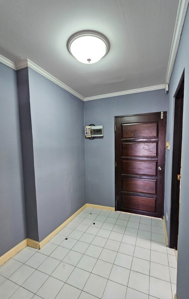 ขายคอนโดบางนา แบริ่ง ลาซาล : for sale condo Country Complex C Condominium (S03-0822)