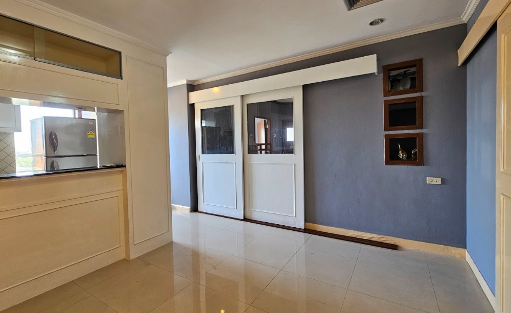 ขายคอนโดบางนา แบริ่ง ลาซาล : for sale condo Country Complex C Condominium (S03-0822)