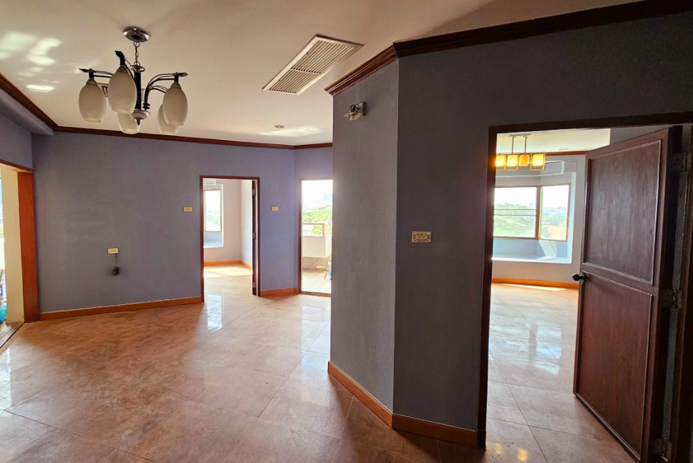 ขายคอนโดบางนา แบริ่ง ลาซาล : for sale condo Country Complex C Condominium (S03-0822)