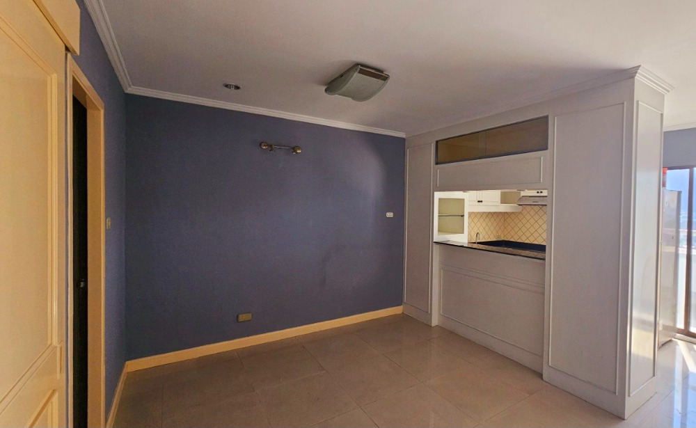 ขายคอนโดบางนา แบริ่ง ลาซาล : for sale condo Country Complex C Condominium (S03-0822)