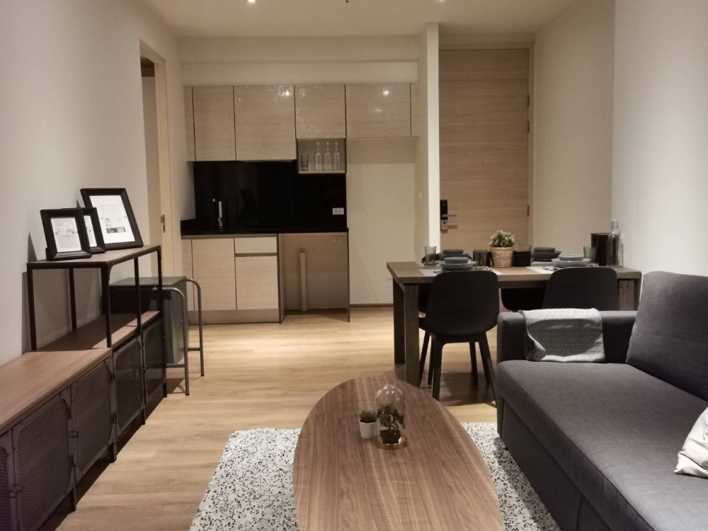 For RentCondoSukhumvit, Asoke, Thonglor : For rent  Park Origin Sukhumvit 24, near BTS Phrom Phong, 2 bedrooms, corner room, beautiful, airy, high floor, view of Ben Park and the Chao Phraya River.