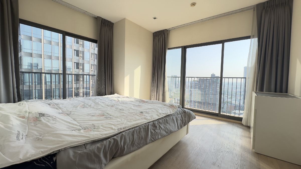 ให้เช่าคอนโดสุขุมวิท อโศก ทองหล่อ : Noble Remix 1 bedroom 62sqm for rent only 35,000 please contact 0816878954