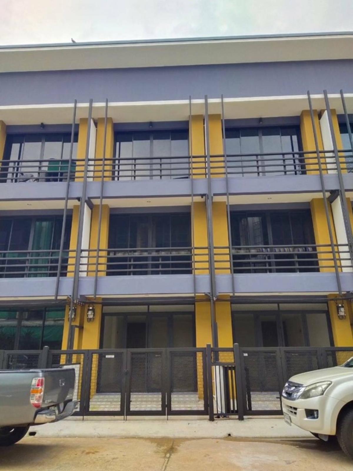 ขายทาวน์โฮมปิ่นเกล้า จรัญสนิทวงศ์ : 📍ขาย !!! / เช่า ทาวน์โฮมใหม่ ซอยราชวิถี 21  เชิงสะพานซังฮี้ 🔥🔥