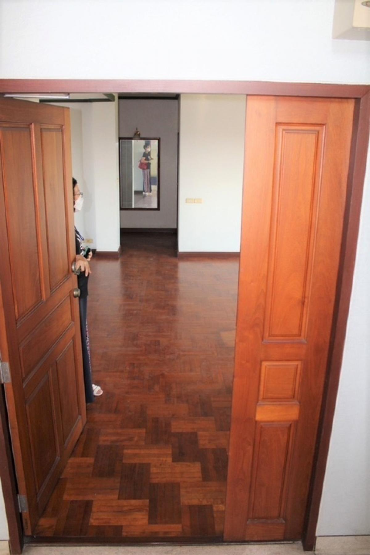 For SaleShop HouseYothinpattana,CDC : For sale: 5-storey commercial building, built like an apartment, suitable for a hospital business and a large family residence, Ram Intra 46/1