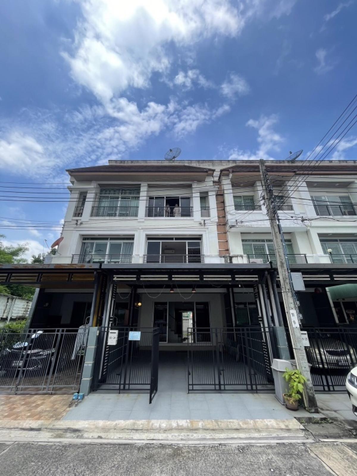 For RentTownhomeEakachai, Bang Bon : House for rent in the city center, Sathorn, Taksin 1, beginning of the project