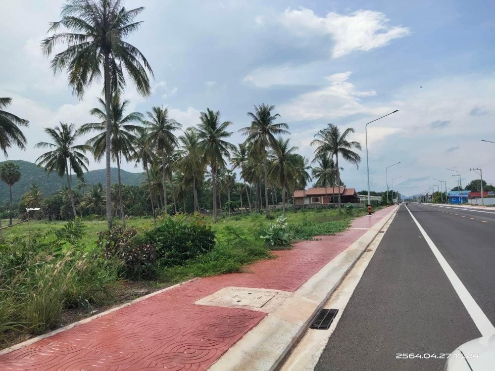 For SaleLandHuahin, Prachuap Khiri Khan, Pran Buri : Urgent sale, beautiful plot of land, bright future, next to the road, 16 rai, Pak Nam Pran.