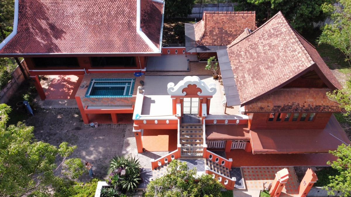 ให้เช่าบ้านเชียงใหม่ : ให้เช่าบ้านไม้ ยกสูง บนเนิน ท่ามกลางธรรมชาติ พื้นที่9ไร่ ใกล้โรงเรียนนานาชาติเปรมเพียง5นาที