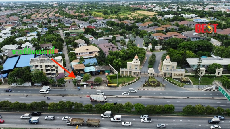 For SaleLandPinklao, Charansanitwong : Empty land for sale, 85 wa, beginning of Soi Borommaratchachonnani 74, next to The Grand Pinklao, near Mahidol, beautiful plot, near Borommaratchachonnani Road, only 3 meters.