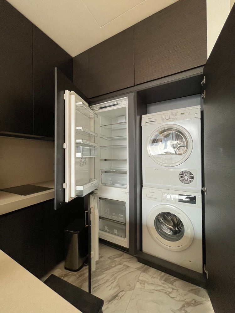 For RentCondoSilom, Saladaeng, Bangrak : For rent, 1 bedroom, fully furnished, garden view, ready to move in.