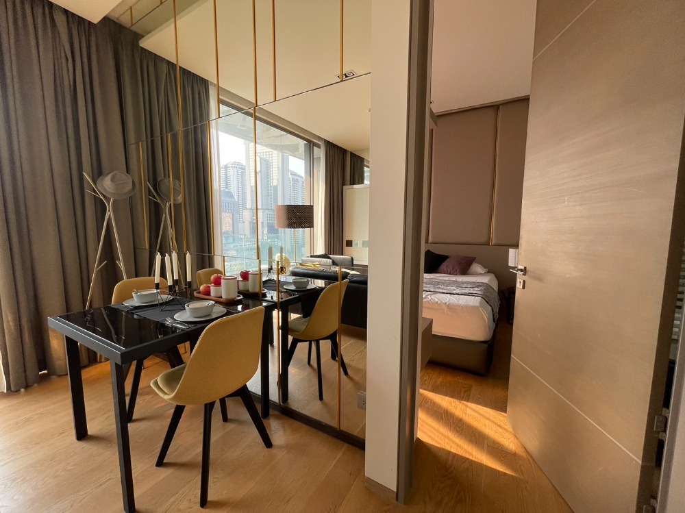 For RentCondoSilom, Saladaeng, Bangrak : For rent, 1 bedroom, fully furnished, garden view, ready to move in.