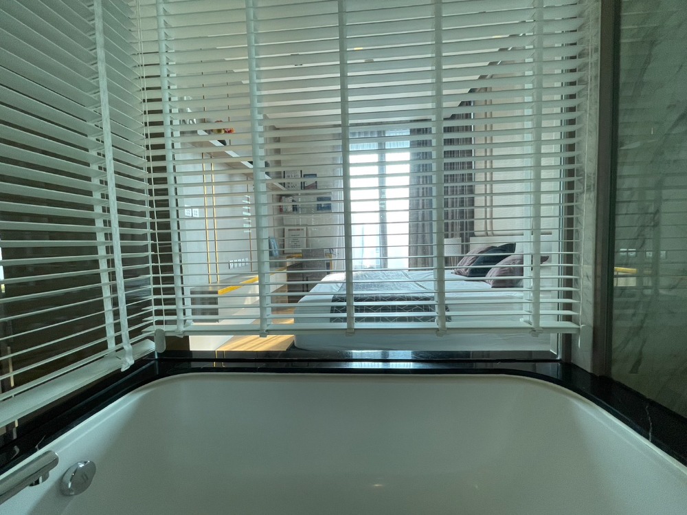 For RentCondoSilom, Saladaeng, Bangrak : For rent, 1 bedroom, fully furnished, garden view, ready to move in.