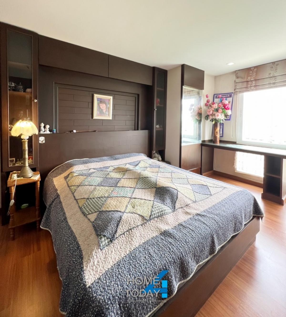 For RentCondoLadkrabang, Suwannaphum Airport : Urgent ✈️Sell-Rent Airlink Residence Condo 57 sq m. There is a built-in teak room throughout. There is a bathtub.