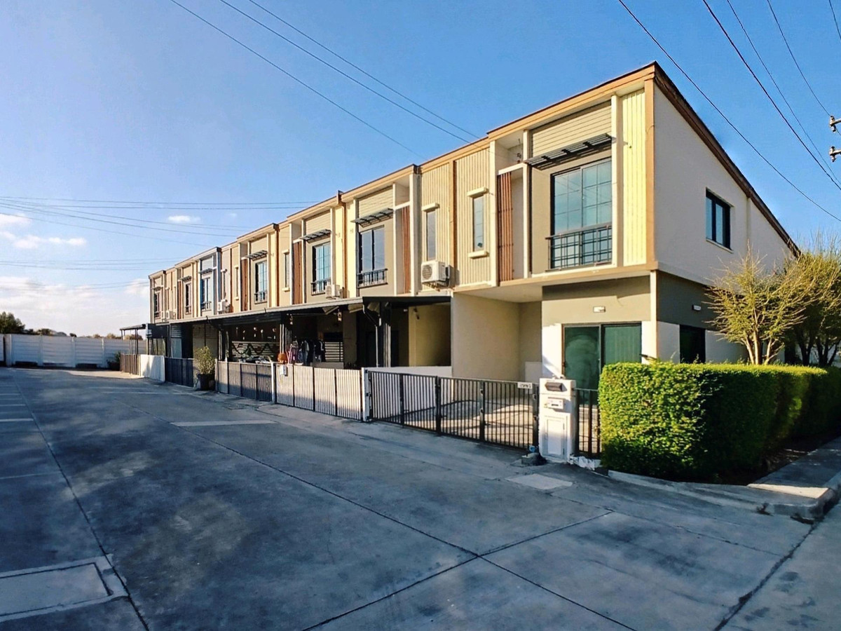 ให้เช่าทาวน์โฮมลาดกระบัง สุวรรณภูมิ : 🚩🍀⭐ให้เช่า ทาวน์โฮมสร้างใหม่ เดอะคอนเนค สุวรรณภูมิ 4 ซ.กิ่งแก้ว 37 หลังมุม แบบบ้านซีรีส์ใหม่ สไตล์ Modern Minimal มีพื้นที่สวน ติดถนนหลัก✅