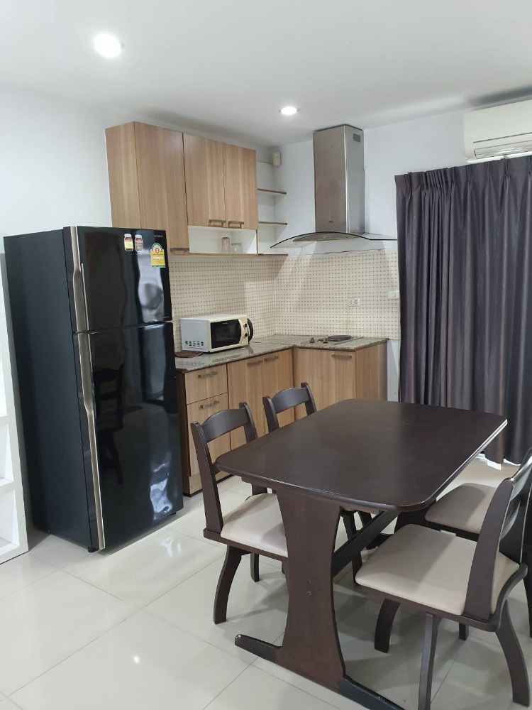 ให้เช่าทาวน์โฮมบางนา แบริ่ง ลาซาล : ให้เช่าทาวโฮม 3 ชั้น ไอฟีล-บางนา พื้นที่ 200 ตรม. 22 ตรว. ทำเลดี เฟอร์นิเจอร์และเครื่องใช้ไฟฟ้าครบ ราคา 28,000 บาท