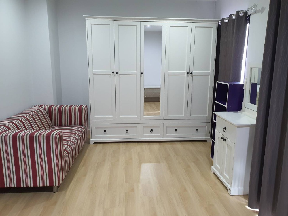 ให้เช่าทาวน์โฮมบางนา แบริ่ง ลาซาล : ให้เช่าทาวโฮม 3 ชั้น ไอฟีล-บางนา พื้นที่ 200 ตรม. 22 ตรว. ทำเลดี เฟอร์นิเจอร์และเครื่องใช้ไฟฟ้าครบ ราคา 28,000 บาท