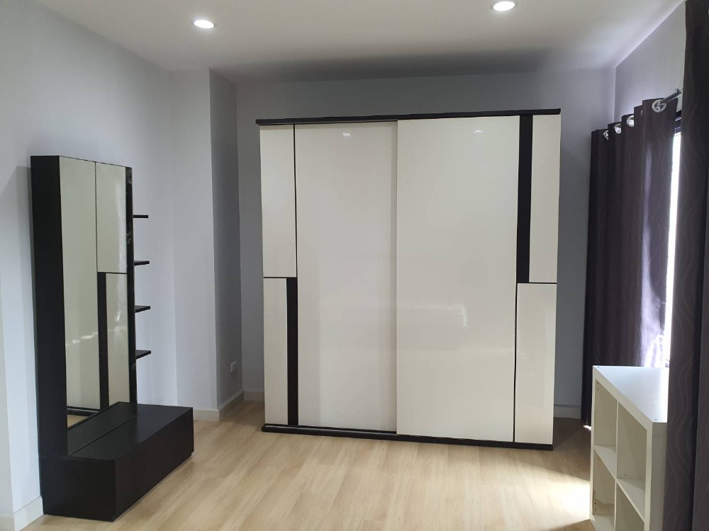 ให้เช่าทาวน์โฮมบางนา แบริ่ง ลาซาล : ให้เช่าทาวโฮม 3 ชั้น ไอฟีล-บางนา พื้นที่ 200 ตรม. 22 ตรว. ทำเลดี เฟอร์นิเจอร์และเครื่องใช้ไฟฟ้าครบ ราคา 28,000 บาท