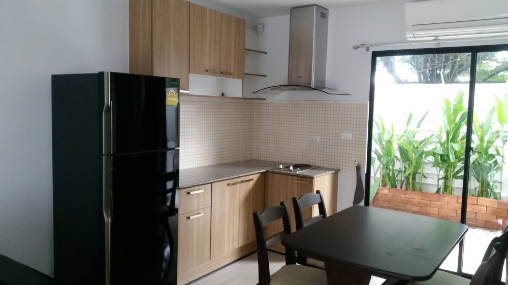 ให้เช่าทาวน์โฮมบางนา แบริ่ง ลาซาล : ให้เช่าทาวโฮม 3 ชั้น ไอฟีล-บางนา พื้นที่ 200 ตรม. 22 ตรว. ทำเลดี เฟอร์นิเจอร์และเครื่องใช้ไฟฟ้าครบ ราคา 28,000 บาท