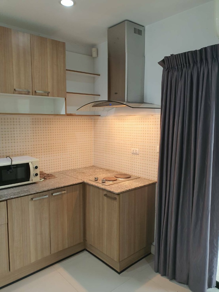 ให้เช่าทาวน์โฮมบางนา แบริ่ง ลาซาล : ให้เช่าทาวโฮม 3 ชั้น ไอฟีล-บางนา พื้นที่ 200 ตรม. 22 ตรว. ทำเลดี เฟอร์นิเจอร์และเครื่องใช้ไฟฟ้าครบ ราคา 28,000 บาท