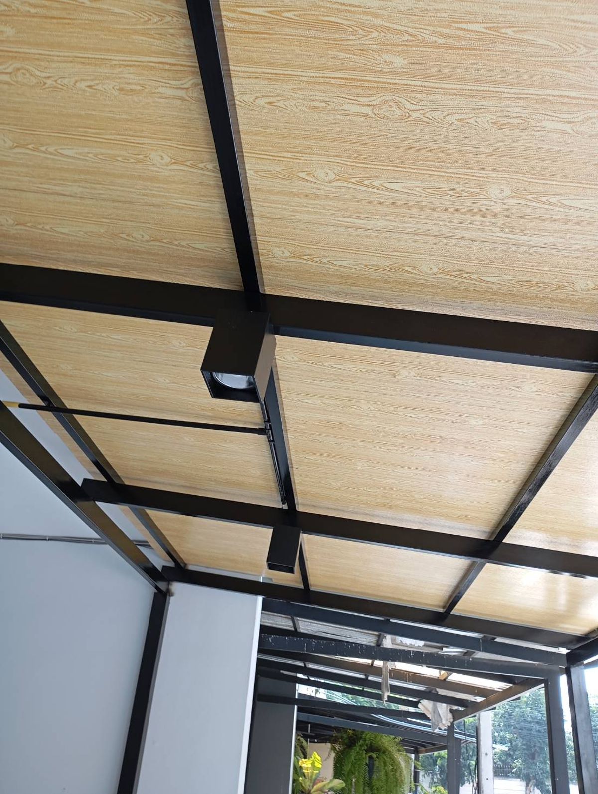 ให้เช่าทาวน์โฮมบางนา แบริ่ง ลาซาล : ให้เช่าทาวโฮม 3 ชั้น ไอฟีล-บางนา พื้นที่ 200 ตรม. 22 ตรว. ทำเลดี เฟอร์นิเจอร์และเครื่องใช้ไฟฟ้าครบ ราคา 28,000 บาท