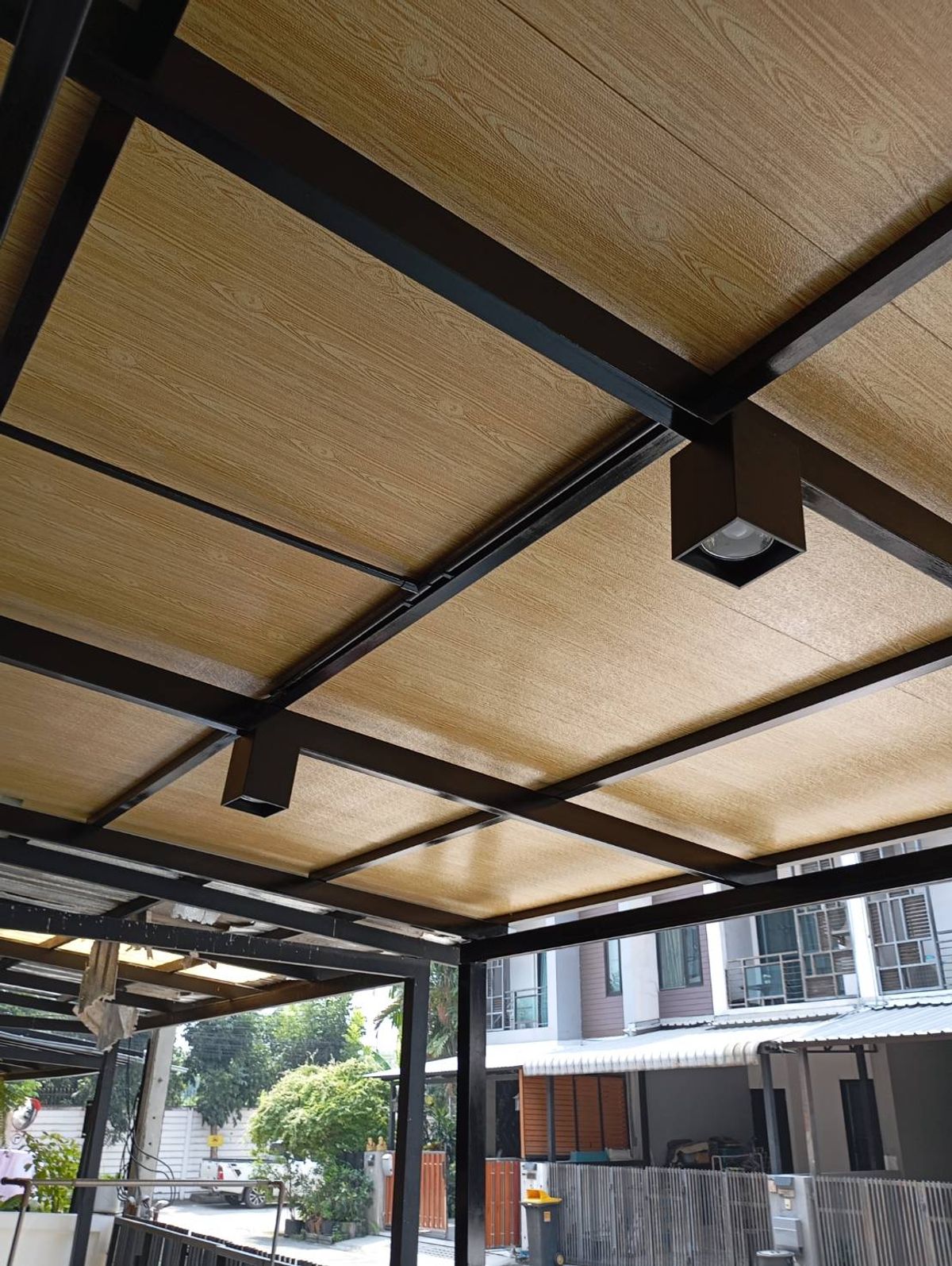 ให้เช่าทาวน์โฮมบางนา แบริ่ง ลาซาล : ให้เช่าทาวโฮม 3 ชั้น ไอฟีล-บางนา พื้นที่ 200 ตรม. 22 ตรว. ทำเลดี เฟอร์นิเจอร์และเครื่องใช้ไฟฟ้าครบ ราคา 28,000 บาท