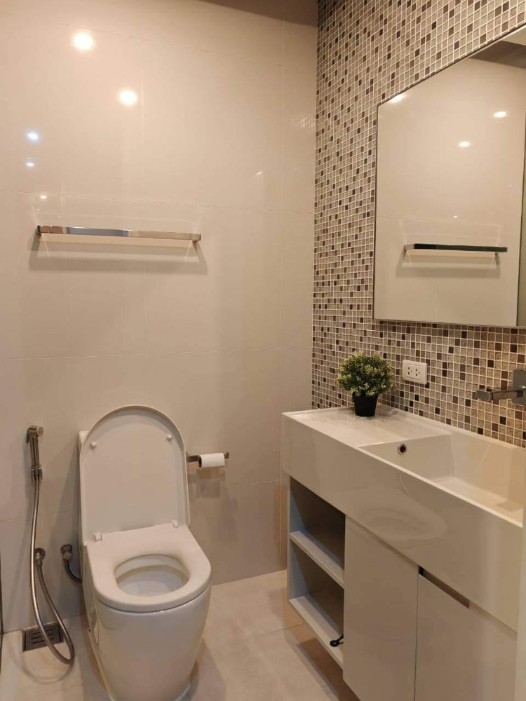 For SaleCondoSukhumvit, Asoke, Thonglor : Property code BH0174 The Room Sukhumvit 21, room size 55 sq m, 1 bedroom, 1 bathroom, 15th floor.