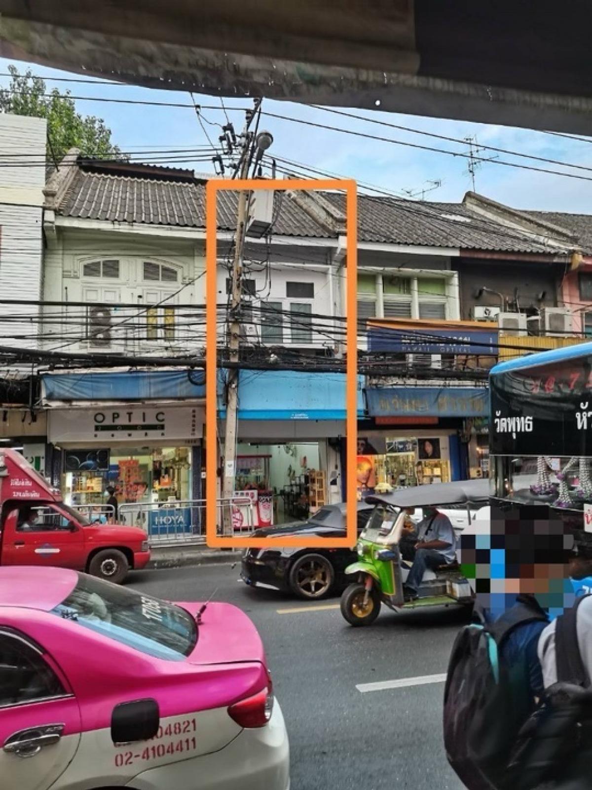 For RentShop HouseSilom, Saladaeng, Bangrak : Very good location next to Charoen Krung Road | suitable for operating shops, restaurants | 1 unit | 4 floors
