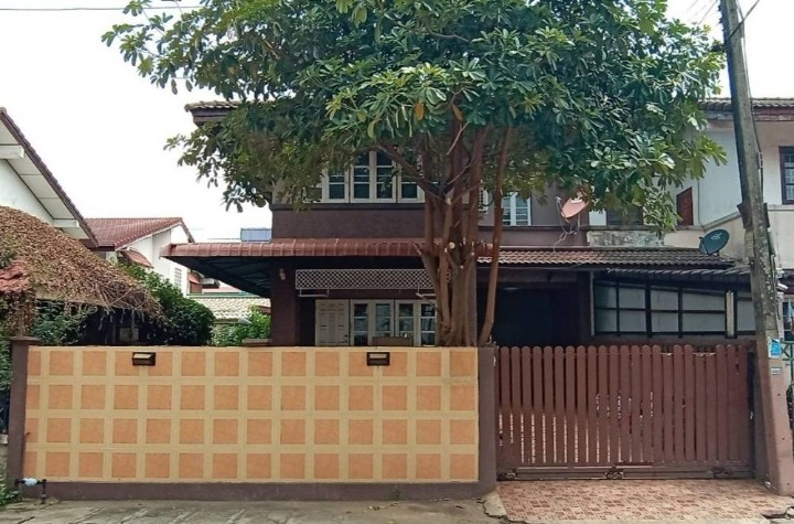 For RentTownhomePathum Thani,Rangsit, Thammasat : Townhouse for rent Chomfa-Warangkun Rangsit Khlong 2, near Dream World, only 7 minutes.