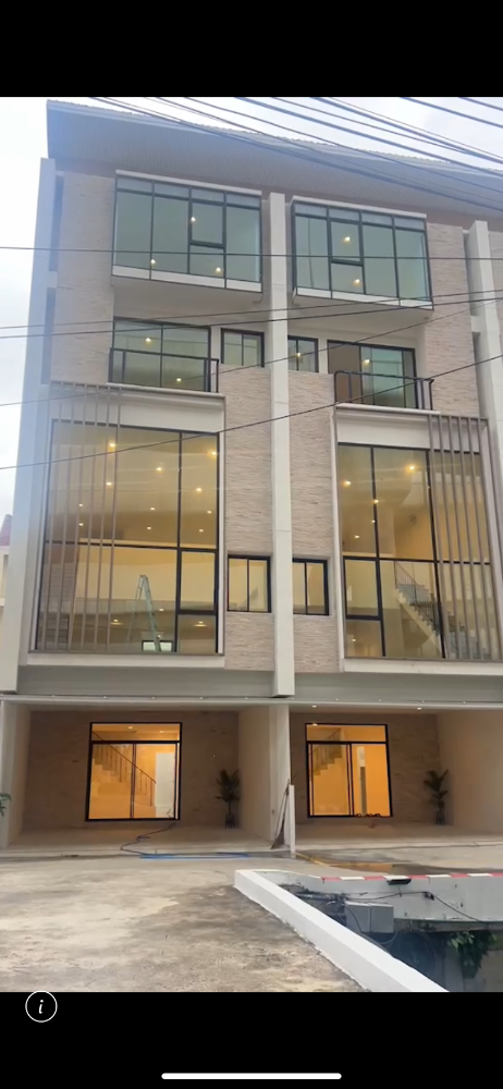 For RentShop HouseRama3 (Riverside),Satupadit : Commercial building/home office for rent Brighton-Rama 3 Along the main Ratchadaphisek Road Suitable for a home office. Open a beauty clinic, dentist shop and office.