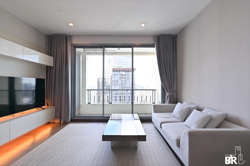 For RentCondoRama9, Petchburi, RCA : 🔥 Urgent for rent, very cheap, Q Asoke 2 bedrooms, 2 bathrooms, 70 sq.m., only 45,000 baht, floor 30 ++, beautiful room, spacious, good view, very livable, beautiful project, next to the BTS