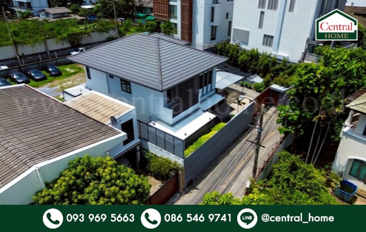 For SaleHouseOnnut, Udomsuk : Land 137 square wah with buildings, Soi Chaiyaphruek, Sukhumvit 65, Ekkamai, good location.