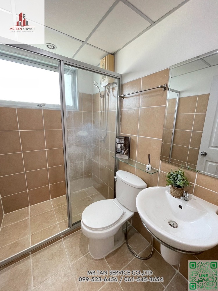 For SaleCondoPattanakan, Srinakarin : Condo for sale, Supalai Park Srinakarin, beautifully decorated, fully furnished, ready to move in, next to the BTS.