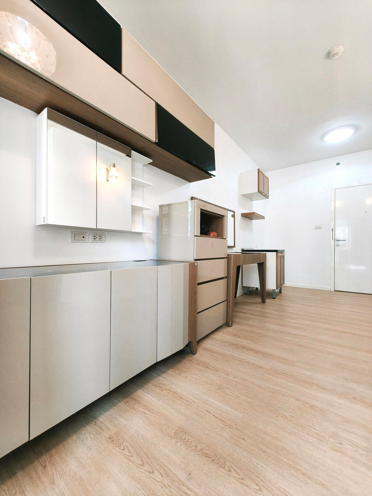 ขายคอนโดพระราม 9 เพชรบุรีตัดใหม่ RCA : มาอยู่คอนโดพระราม9 ในราคาเบาๆกันเถอะ A-Space Asoke Ratchada 