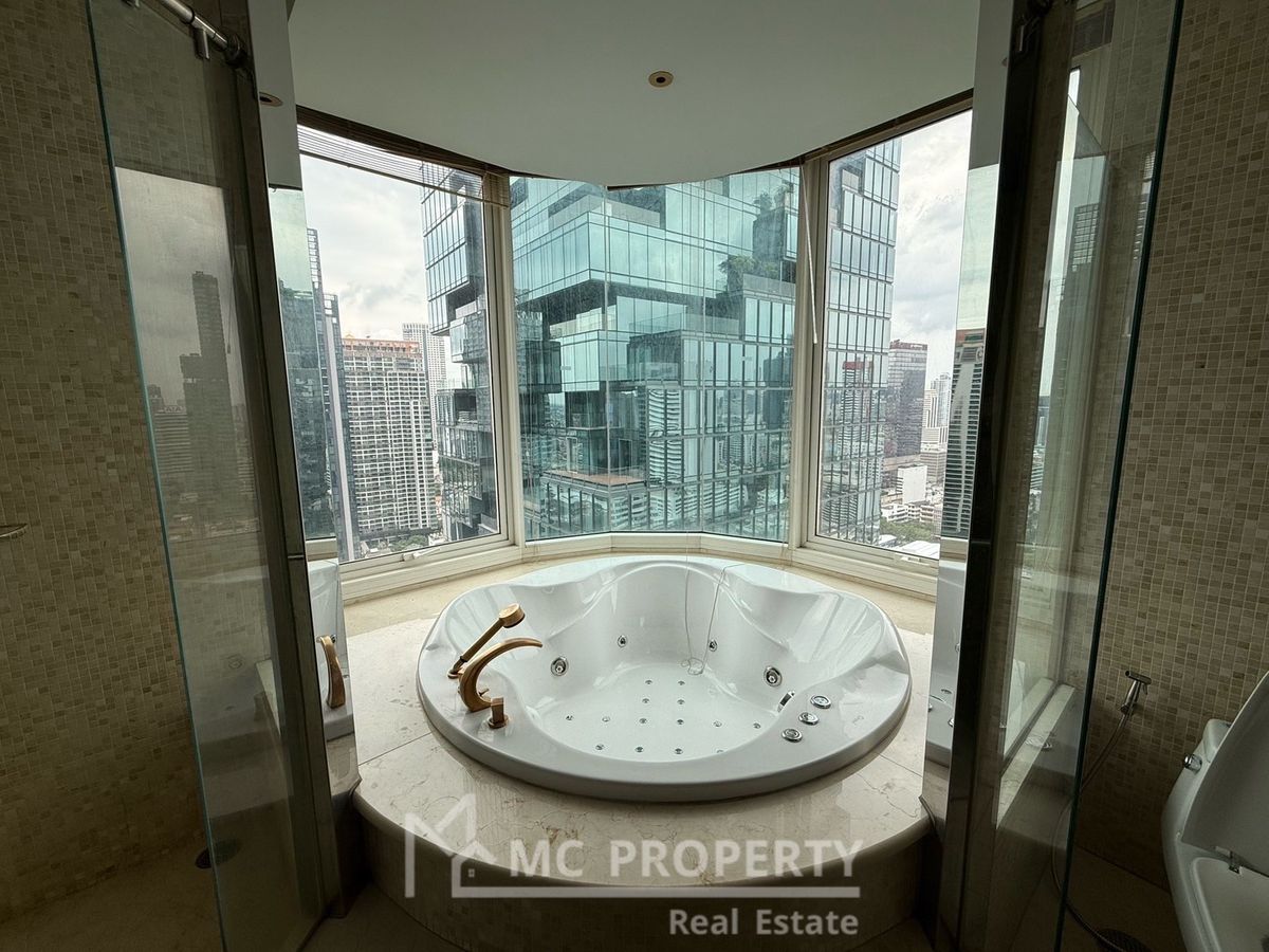 ให้เช่าคอนโดสาทร นราธิวาส : The Infinity 3b3b for rent 225sqm high floor for rent only 130,000 please contact 0816878954